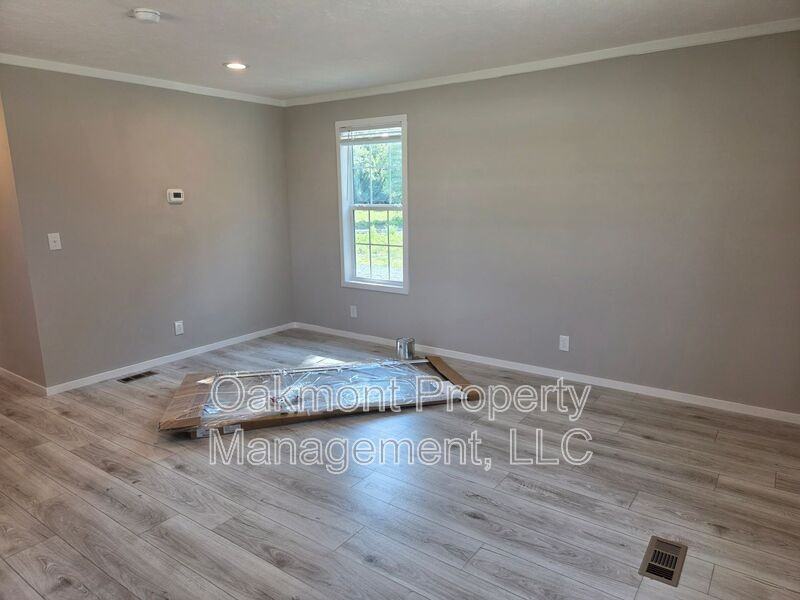 223 Plum Dr - Photo 3 of 8