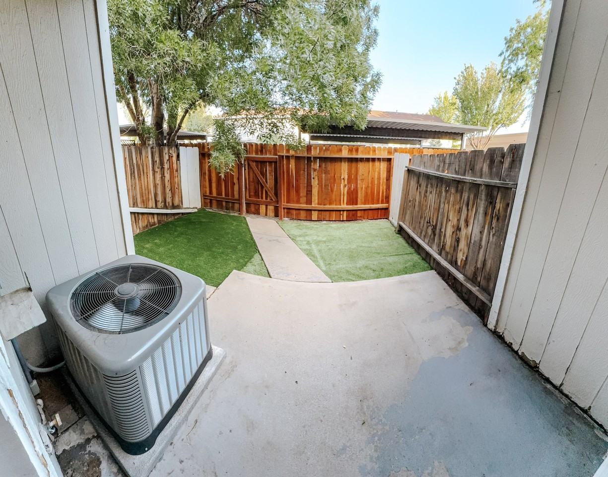 1363 Waterloo Ln #E - Photo 3 of 8