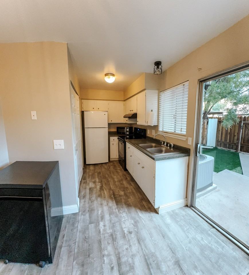1363 Waterloo Ln #E - Photo 4 of 8
