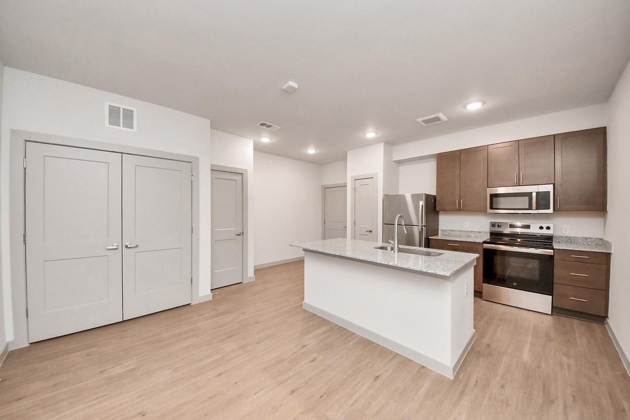 Oak Lofts Crossing - Photo 2 of 94