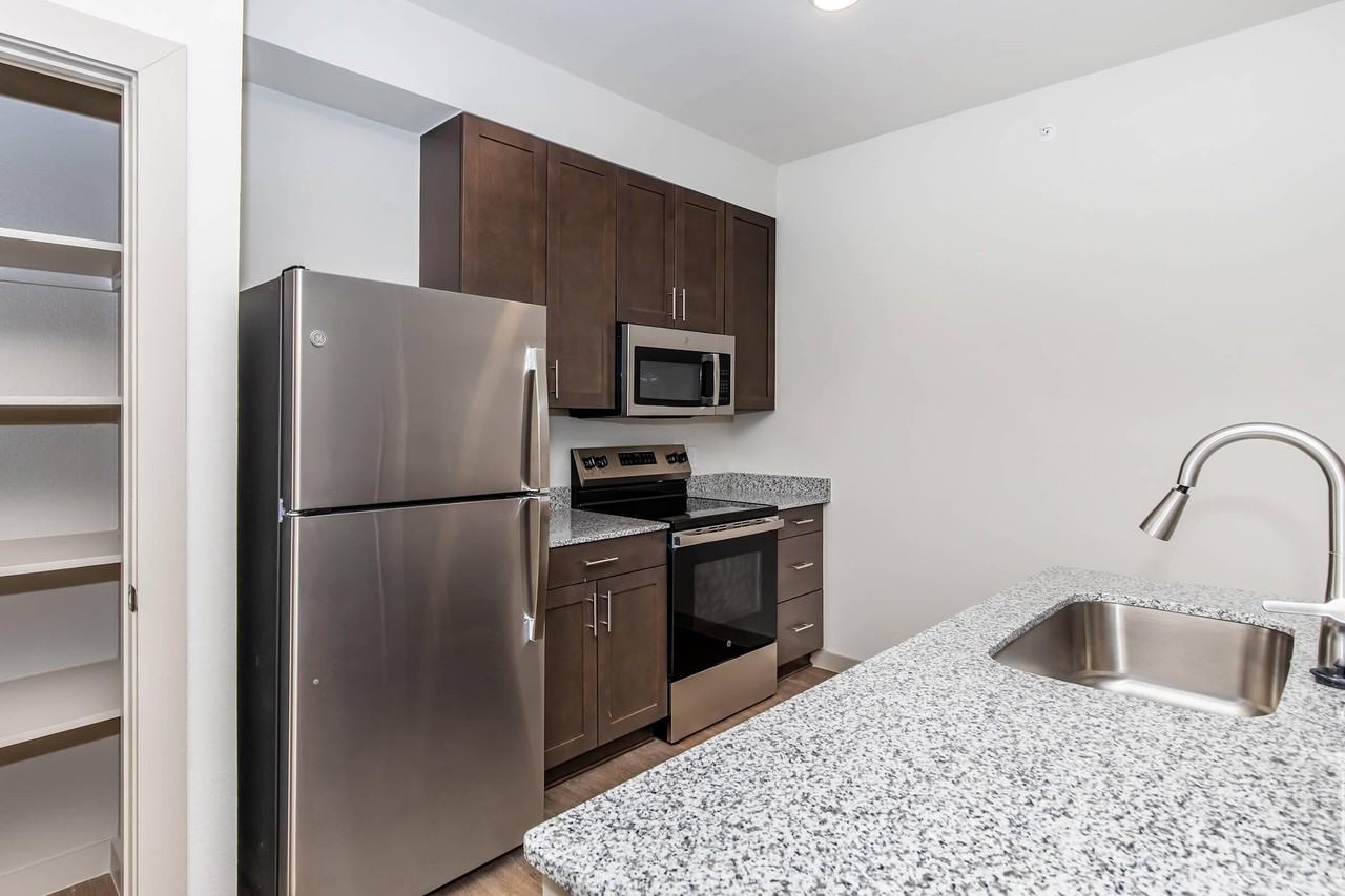 Oak Lofts Crossing - Photo 4 of 94