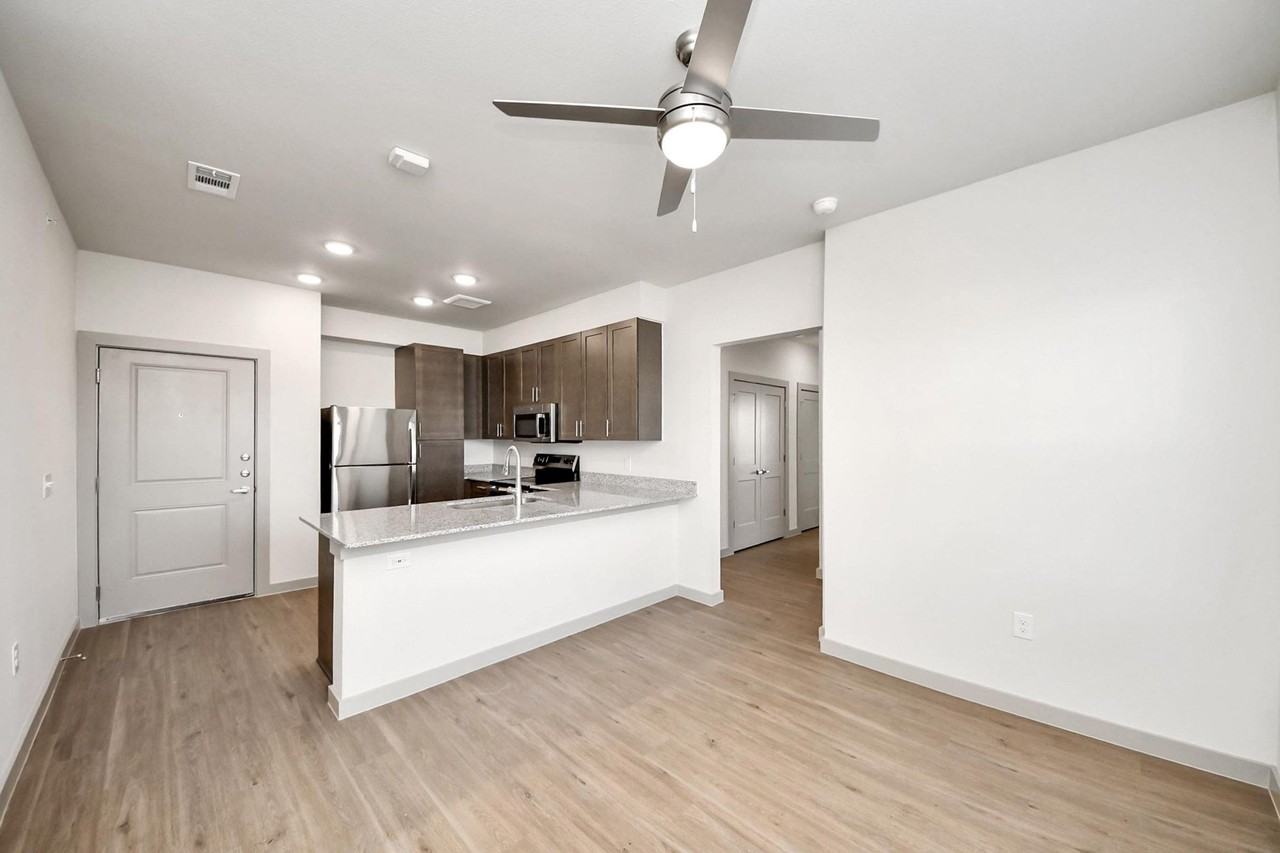 Oak Lofts Crossing - Photo 3 of 94