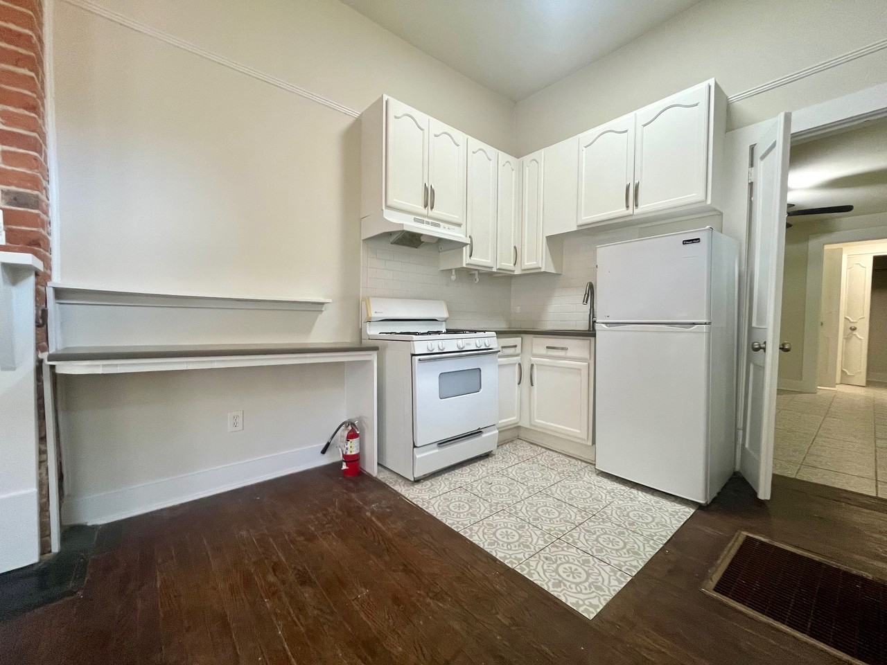 1010 3rd St #2 - Photo 4 of 12