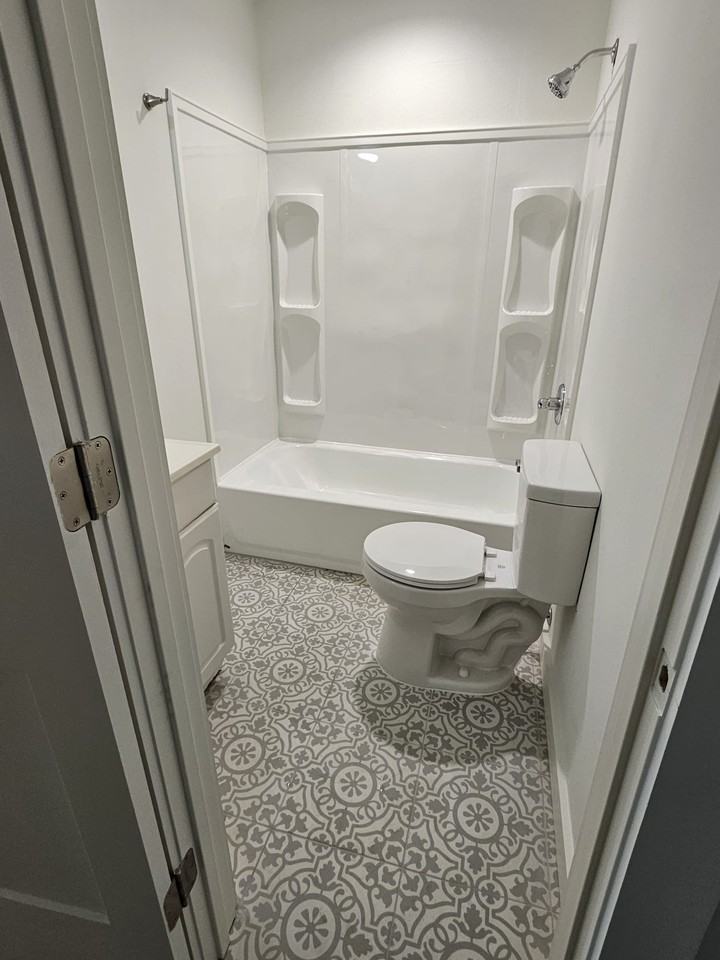 522 Aurora Ave #C - Photo 2 of 9