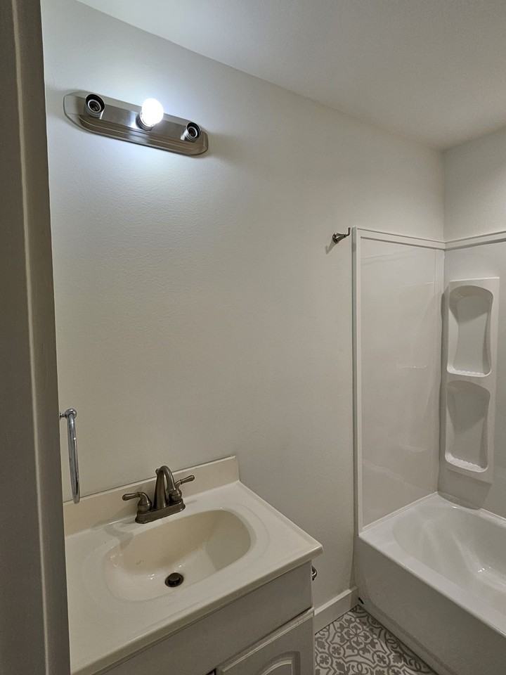 522 Aurora Ave #C - Photo 3 of 9