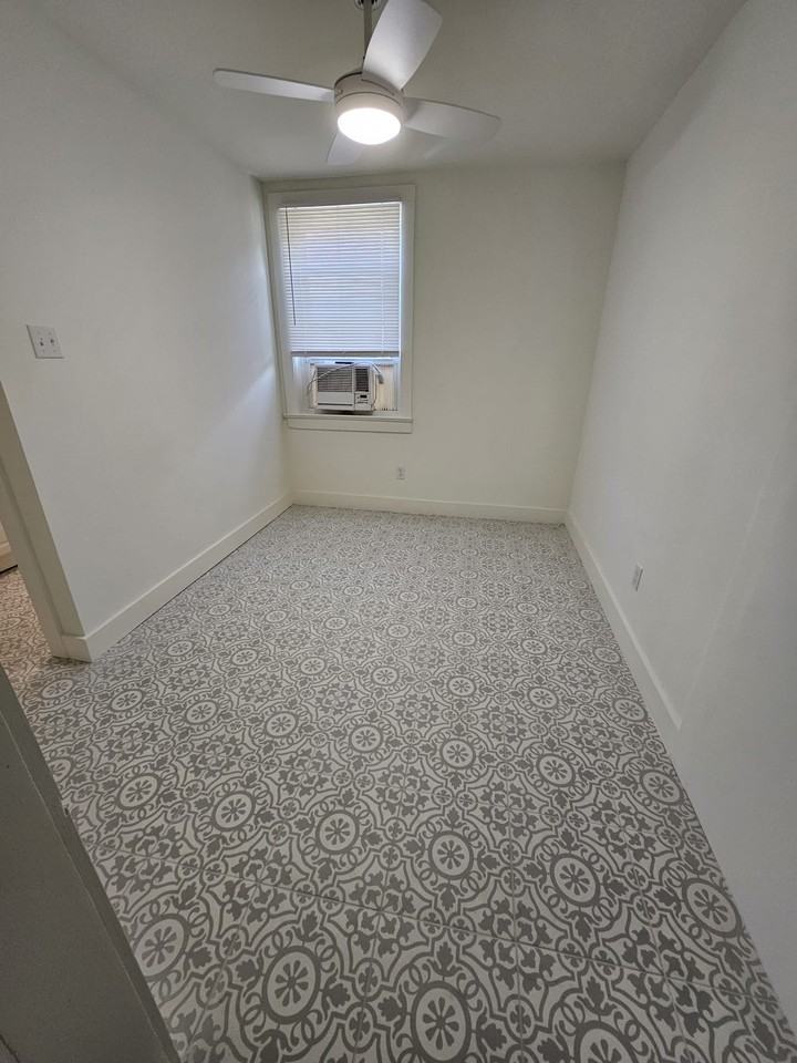 522 Aurora Ave #C - Photo 4 of 9