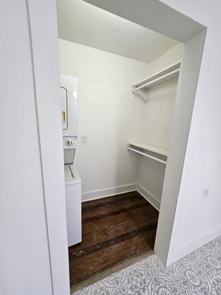 522 Aurora Ave #C - Photo 6 of 9