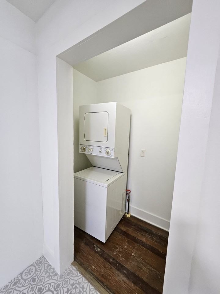 522 Aurora Ave #C - Photo 7 of 9