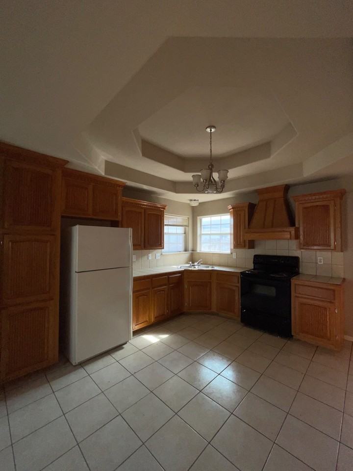 805 W Bronze Dr #3 - Photo 2 of 19
