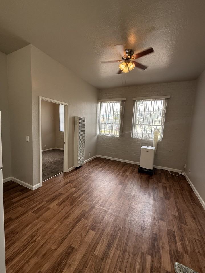 1337 N Madison St #15 - Photo 6 of 18