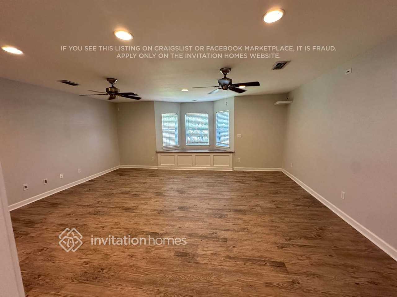 705 Carvell Dr - Photo 3 of 9