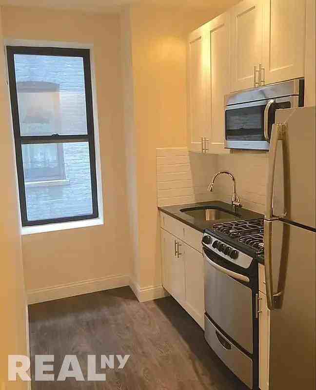 W 151st St #42 - Photo 5 of 6