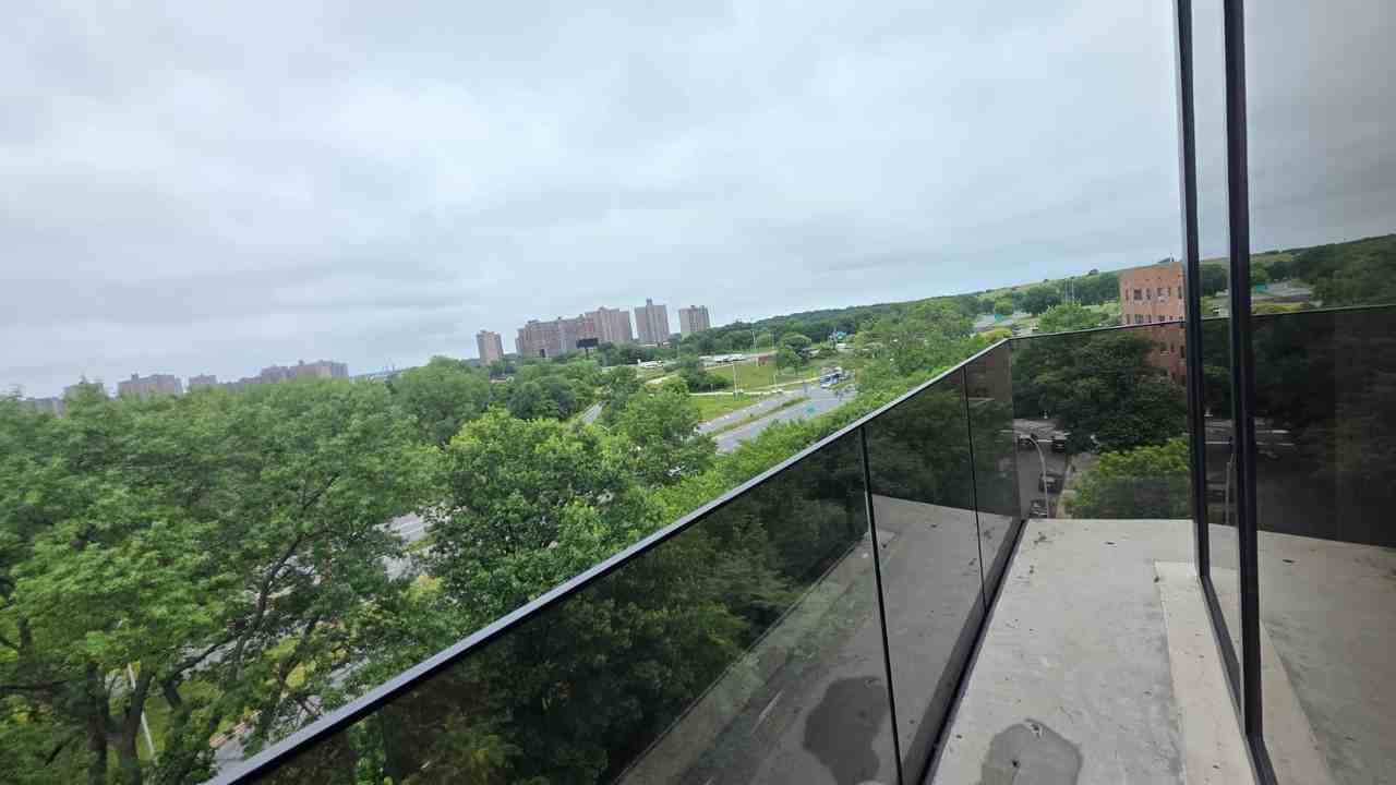 1890 Pelham Parkway South #7B - Photo 4 of 20