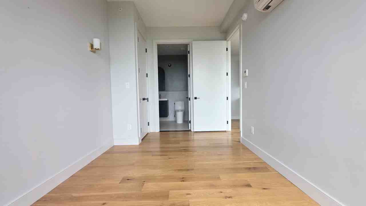 1890 Pelham Parkway South #7B - Photo 6 of 20