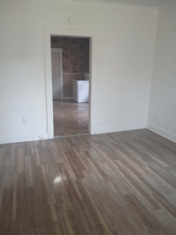 106 E Hudson St - Photo 2 of 10