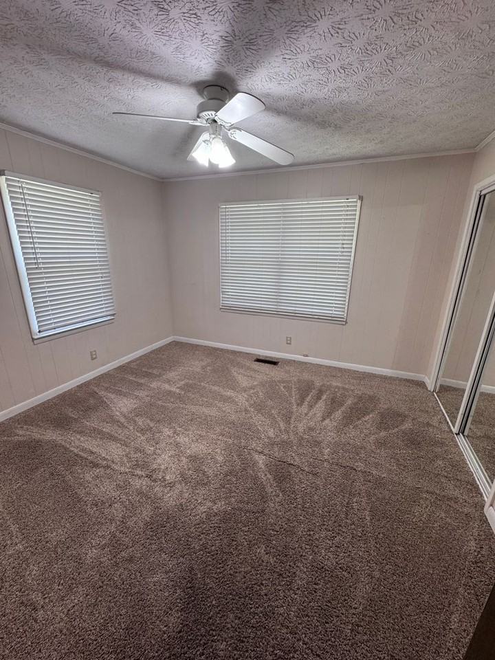 880 Locke Dr - Photo 7 of 10
