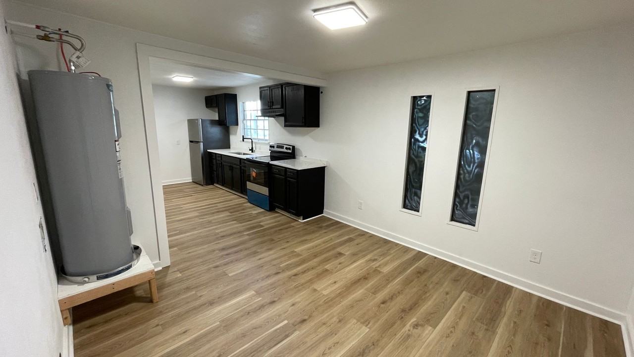 609 Cox St - Photo 3 of 16