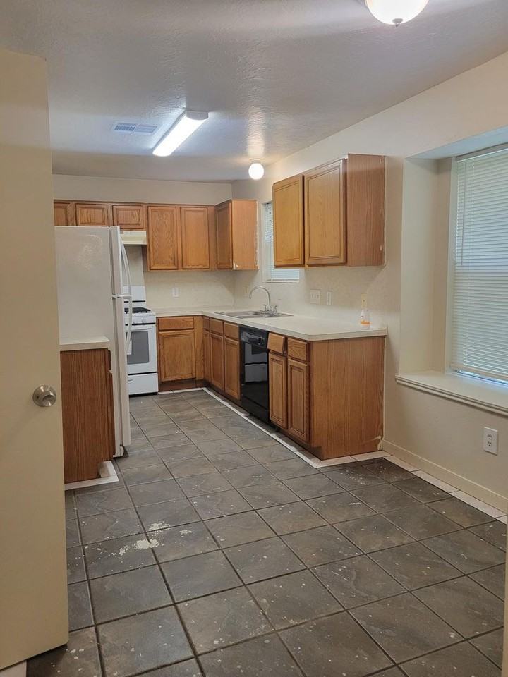 8819 Roaring Point Dr - Photo 6 of 18