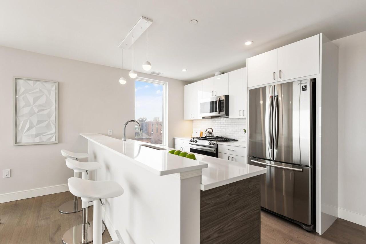 398 Cambridge St - Photo 4 of 10