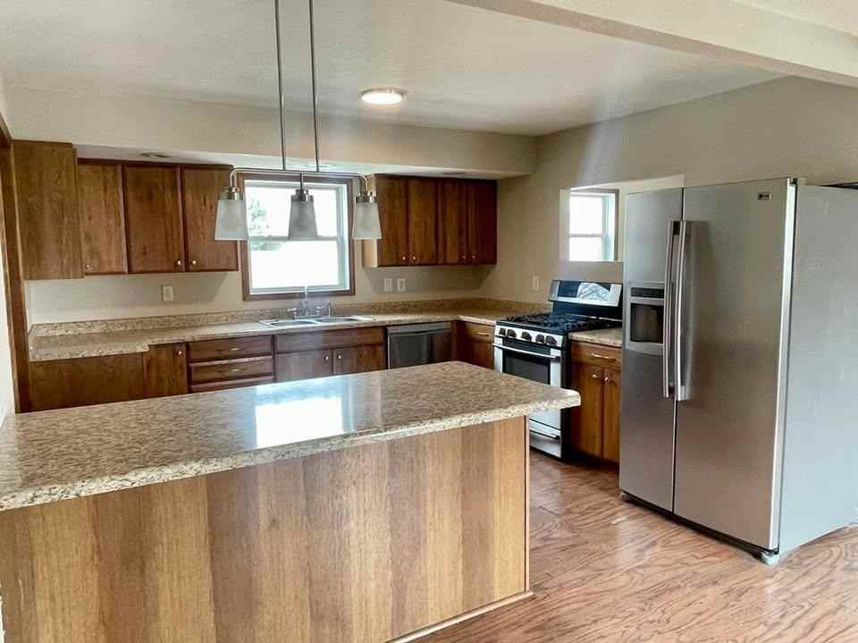 Maxwell Apartments - Photo 2 of 10