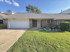 featured image of 905 Rambling Oaks Dr #1