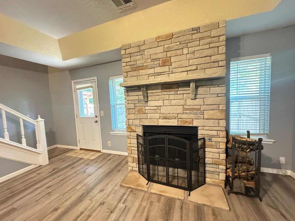 905 Rambling Oaks Dr #1 - Photo 4 of 20