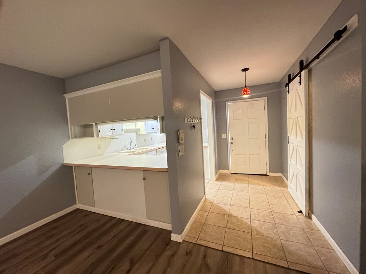 905 Rambling Oaks Dr #1 - Photo 6 of 20