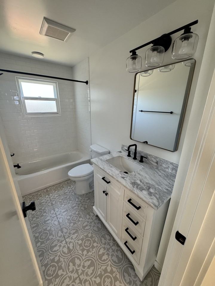 1327 Cacique St #A - Photo 3 of 5