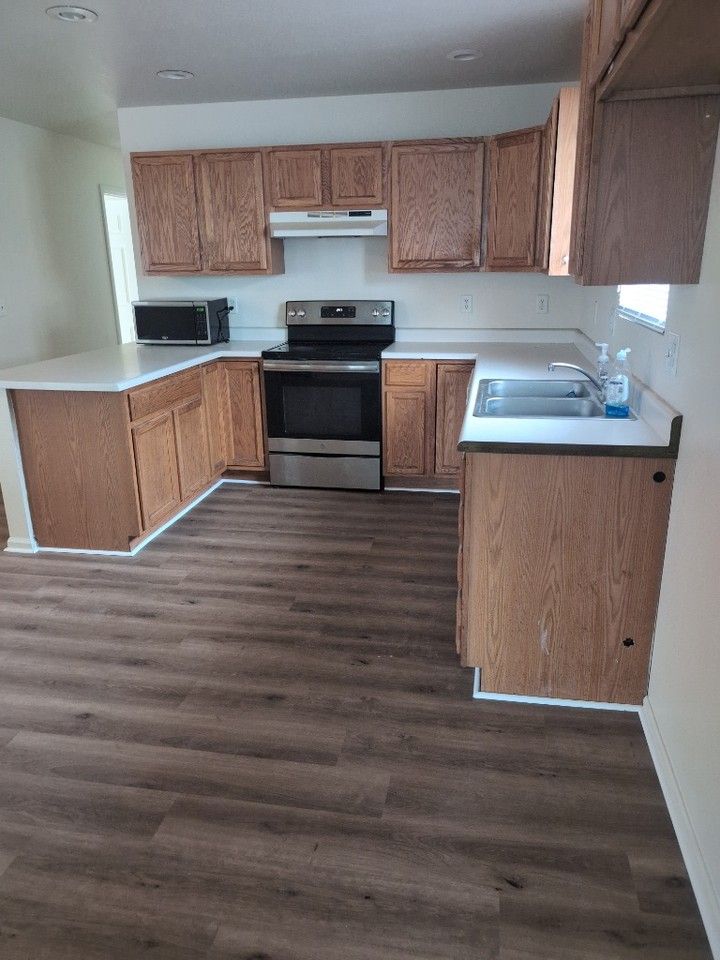 408 E 4th St #1 - Photo 2 of 5