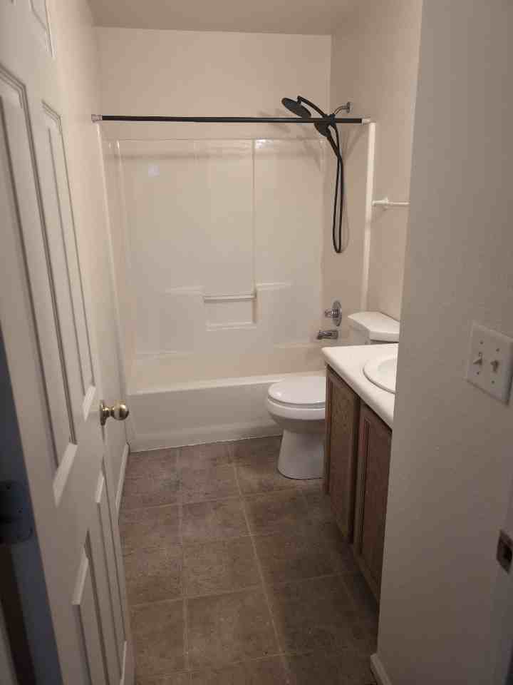 408 E 4th St #1 - Photo 4 of 5