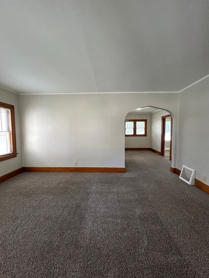 3516 N 47th Ave - Photo 5 of 30