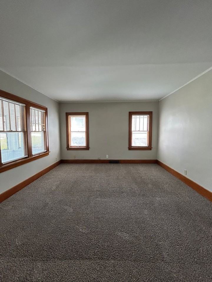 3516 N 47th Ave - Photo 6 of 30