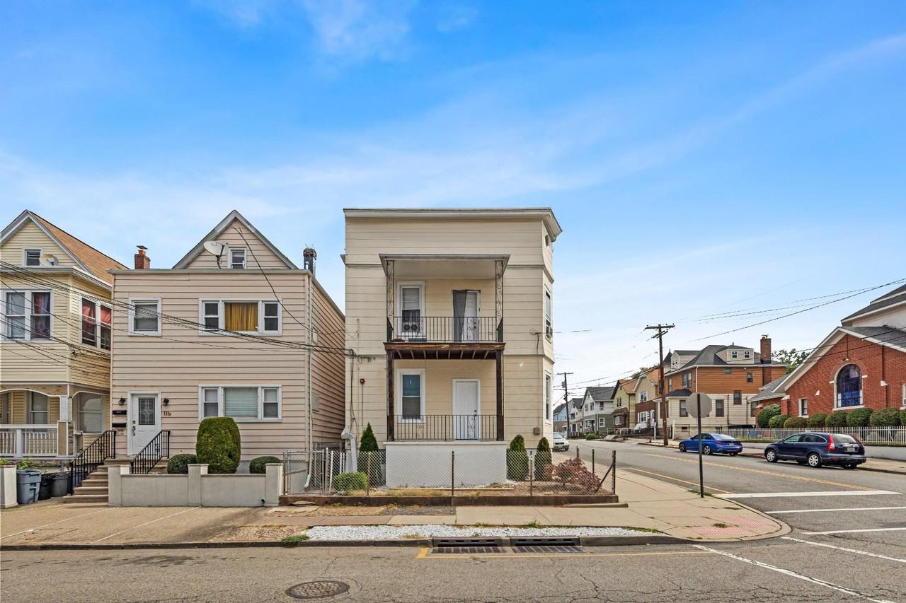 114 Cambridge Ave - Photo 2 of 3