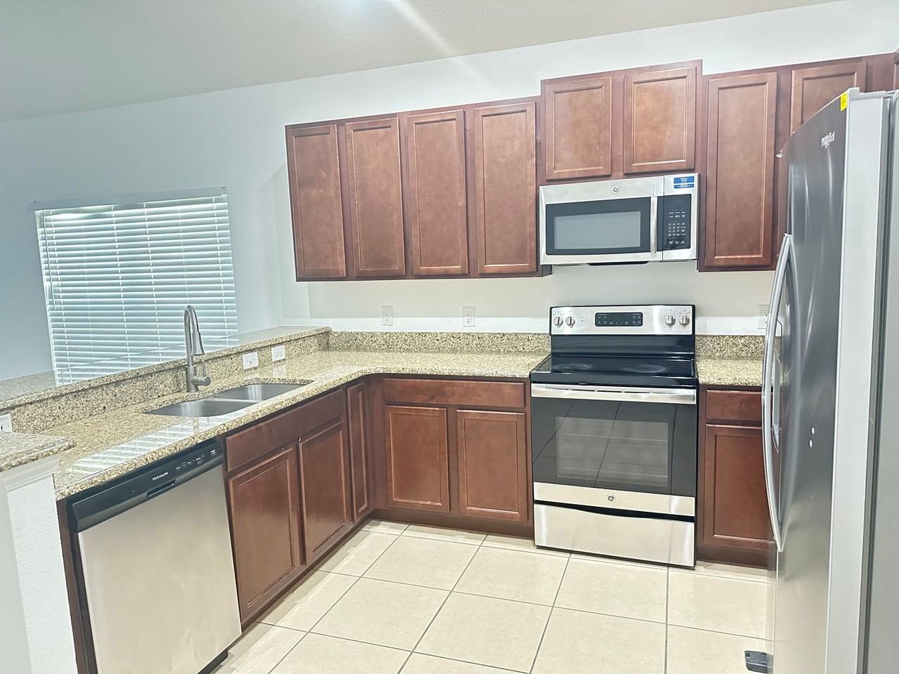 477 Kestrel Dr - Photo 4 of 23