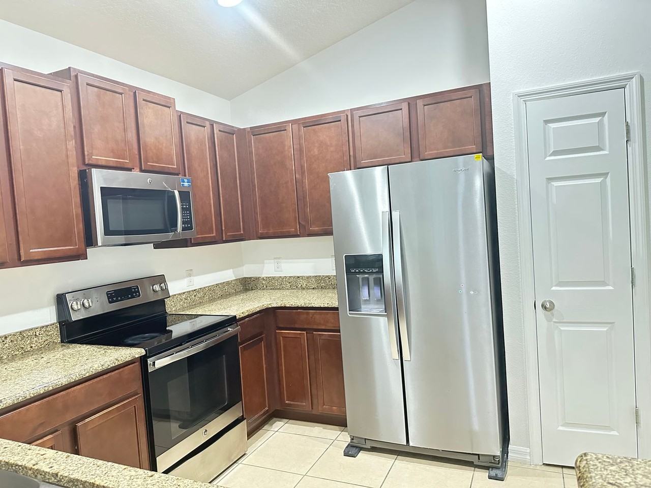 477 Kestrel Dr - Photo 5 of 23