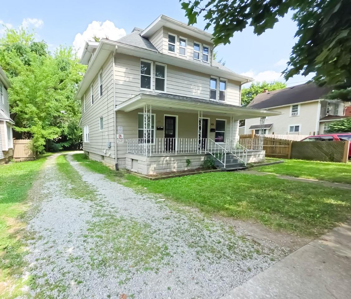 905 Berwin St - Photo 2 of 3