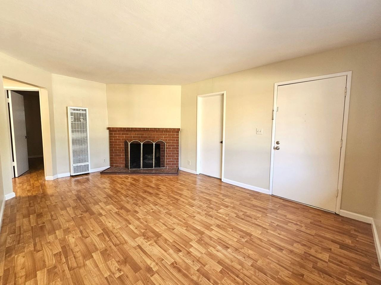 487 N Rengstorff Ave #A - Photo 4 of 18