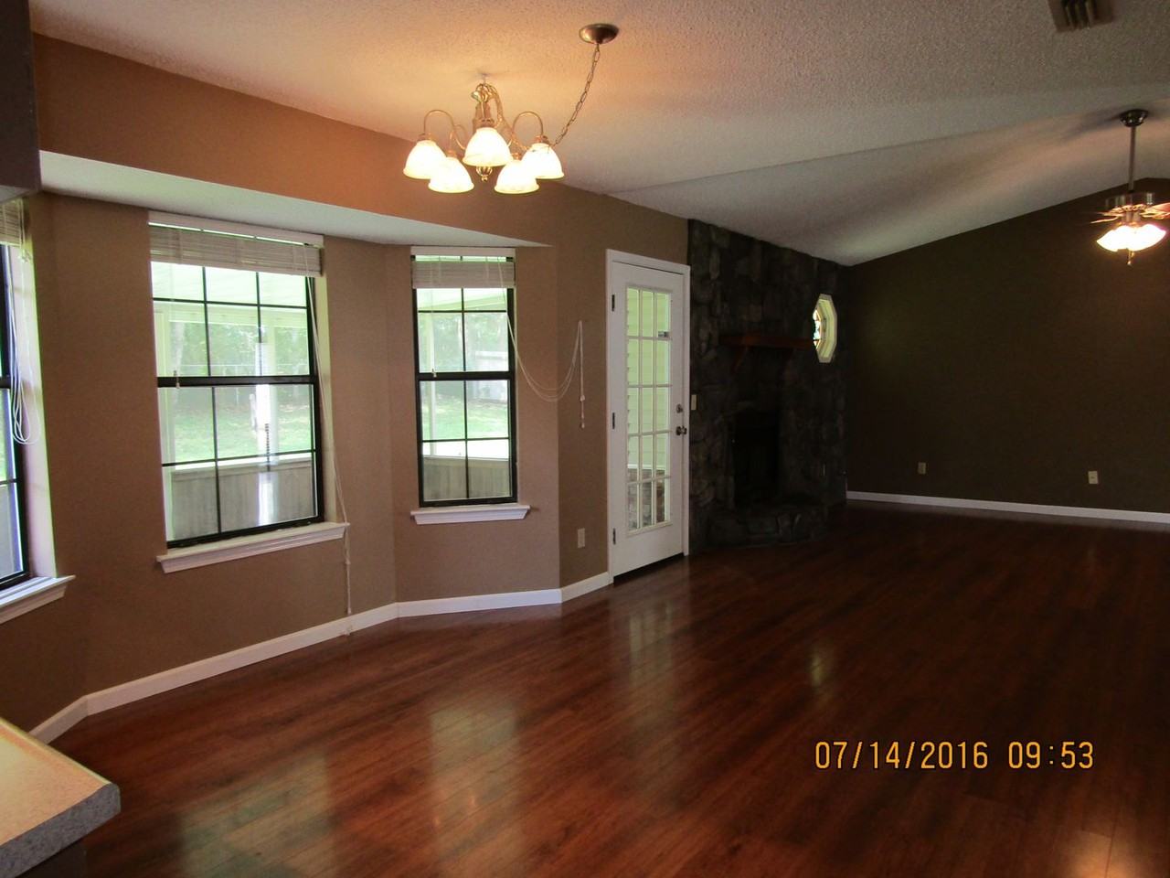 104 Caldwell Ct - Photo 3 of 12