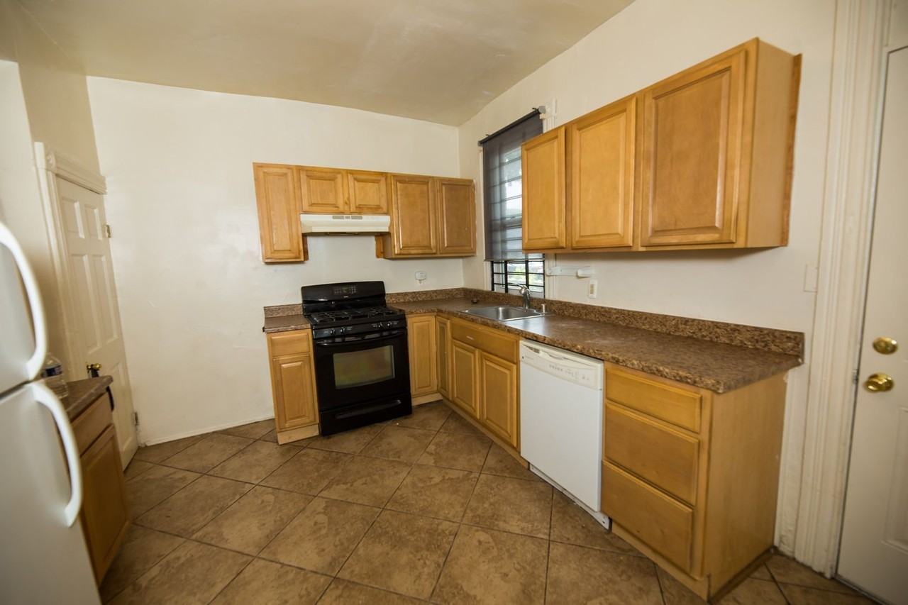 109 W 27th St - Photo 7 of 28