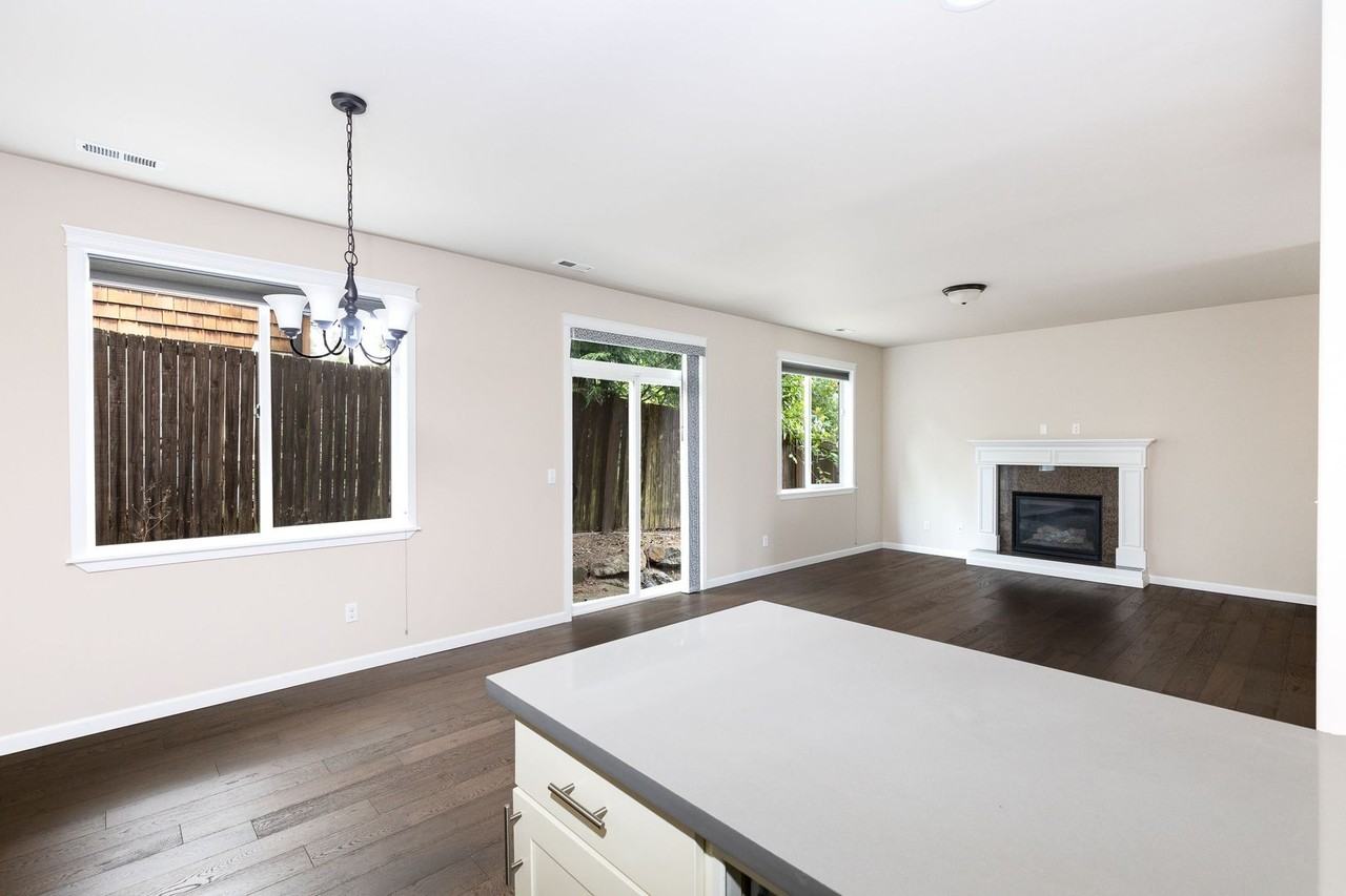 231 161st Pl Se - Photo 5 of 20