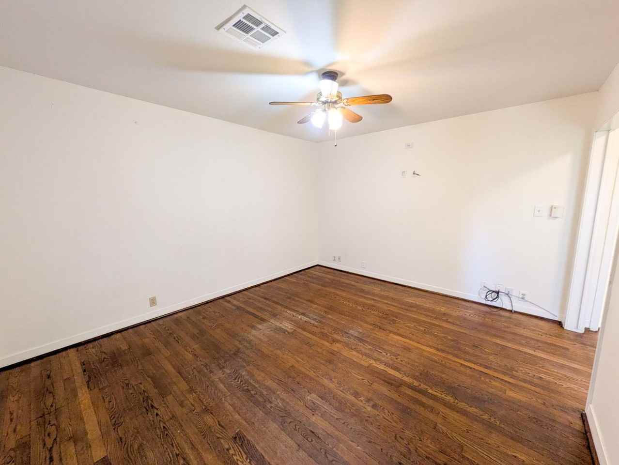 5040 Raleigh Dr - Photo 4 of 23