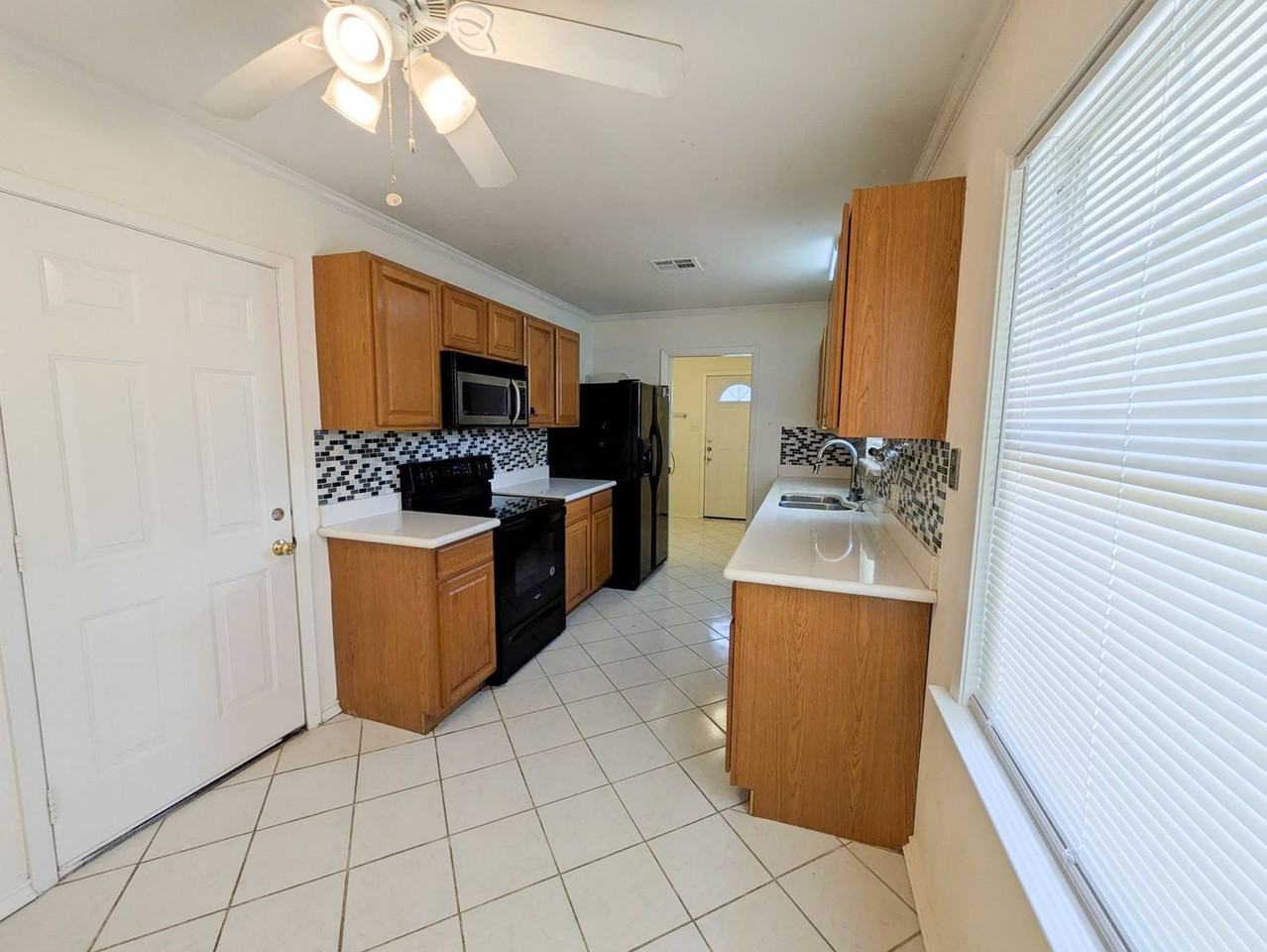 5040 Raleigh Dr - Photo 7 of 23