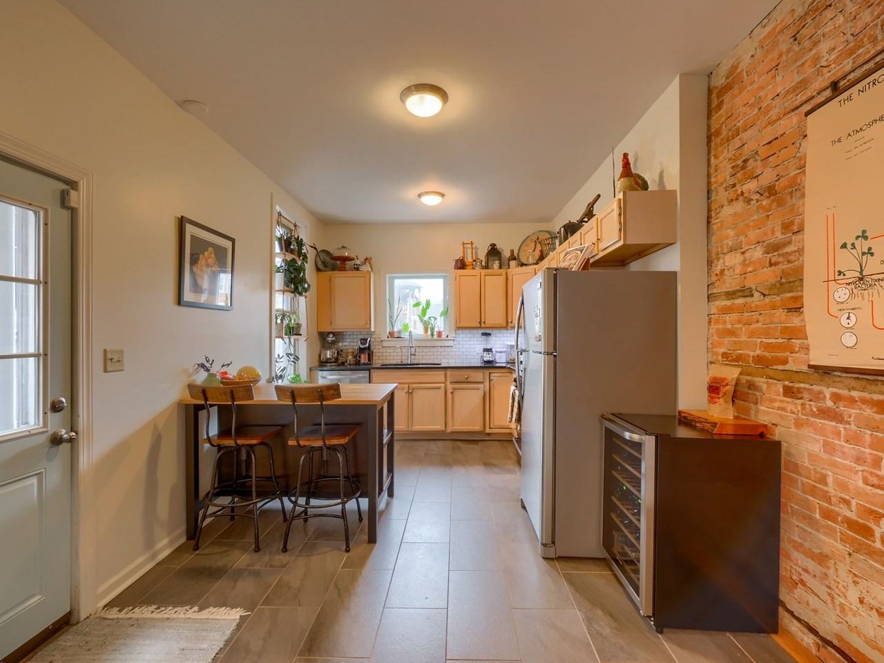 207 Calder St - Photo 2 of 28