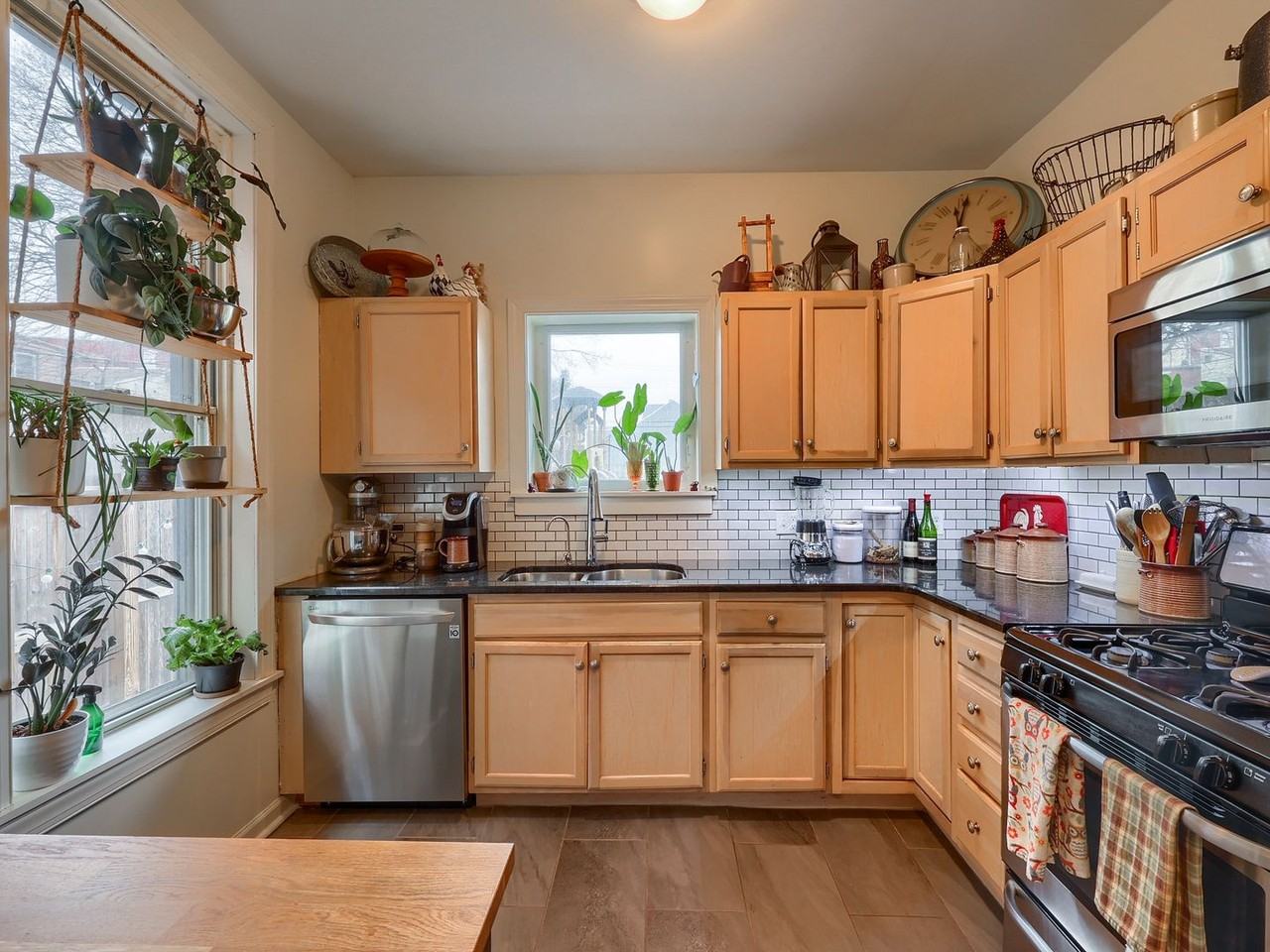 207 Calder St - Photo 4 of 28