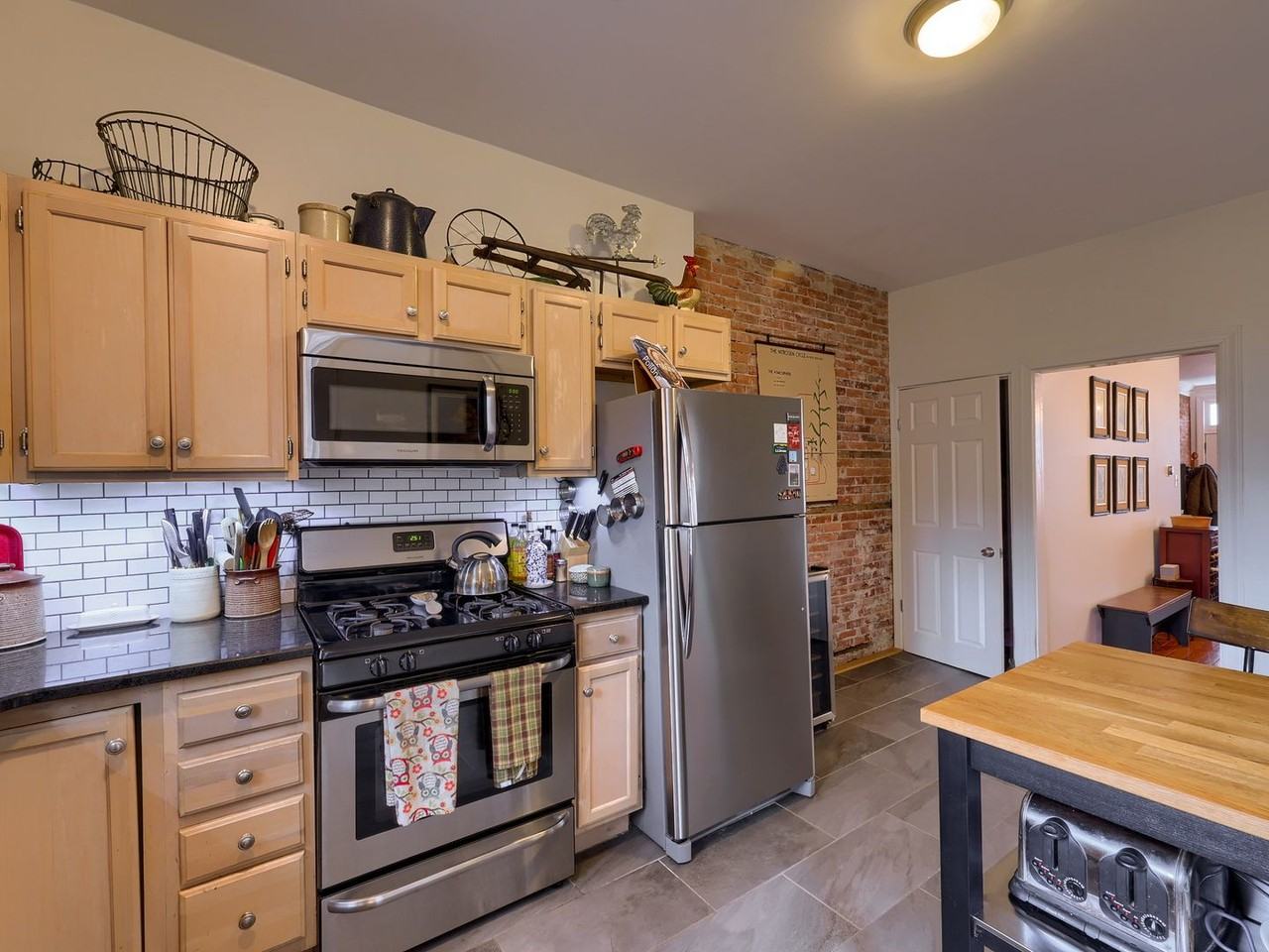 207 Calder St - Photo 5 of 28