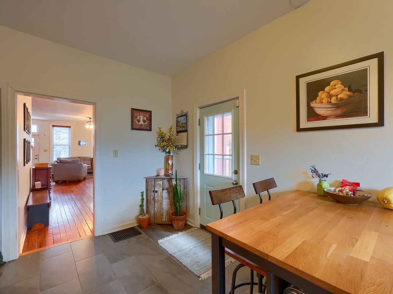 207 Calder St - Photo 6 of 28