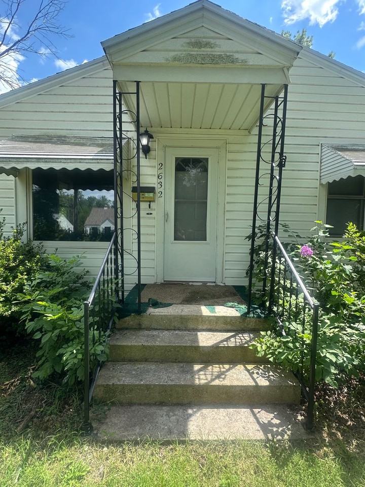 2632 W Lincoln St - Photo 2 of 14
