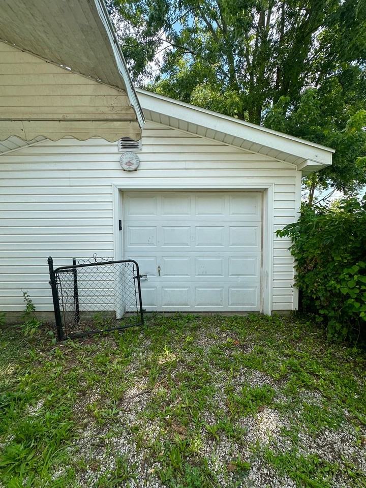 2632 W Lincoln St - Photo 4 of 14