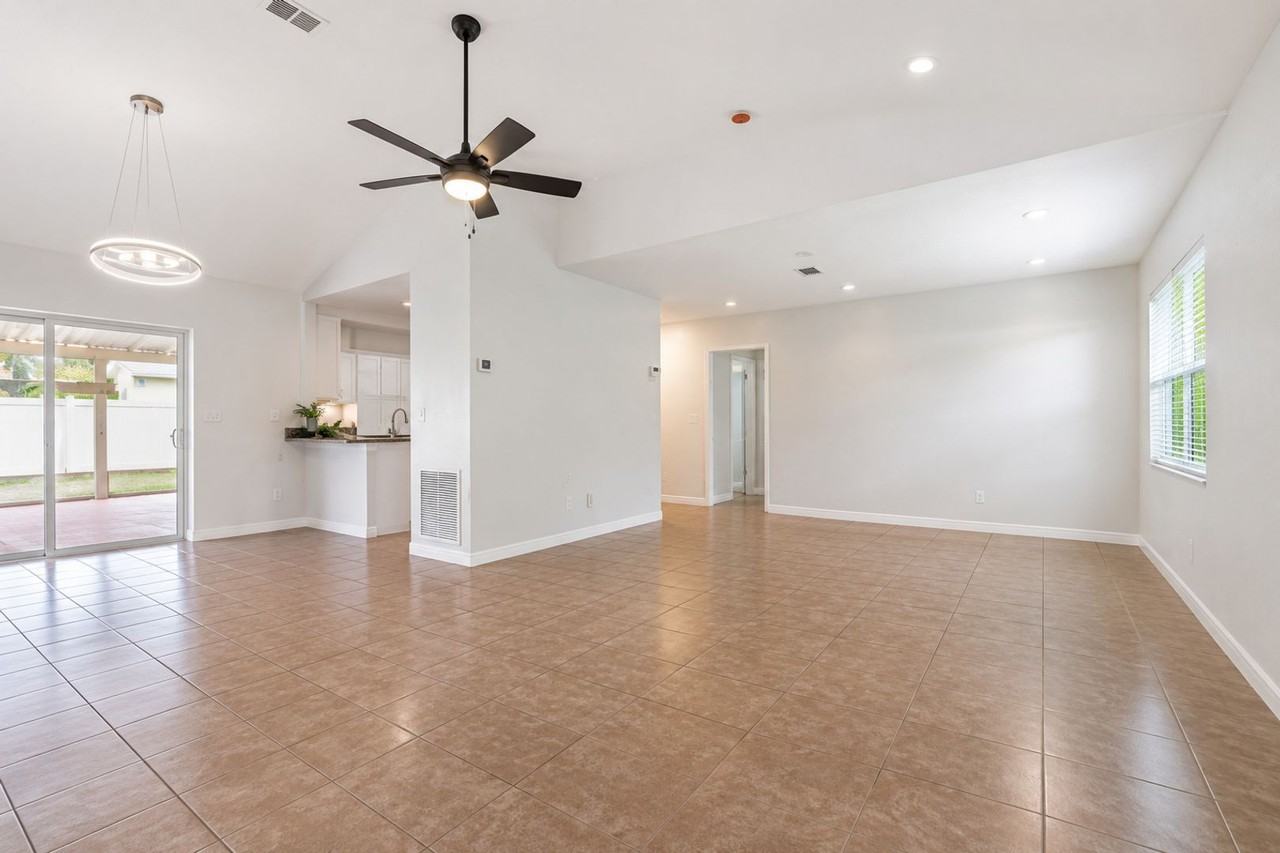 12609 130th St - Photo 2 of 16