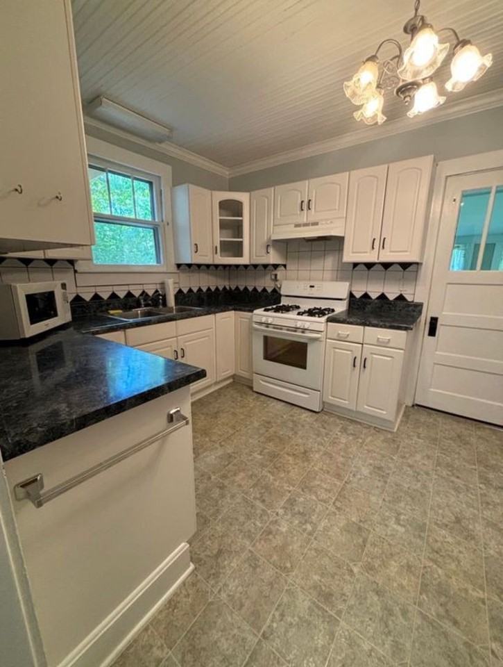 521 N Howard Ave - Photo 7 of 15